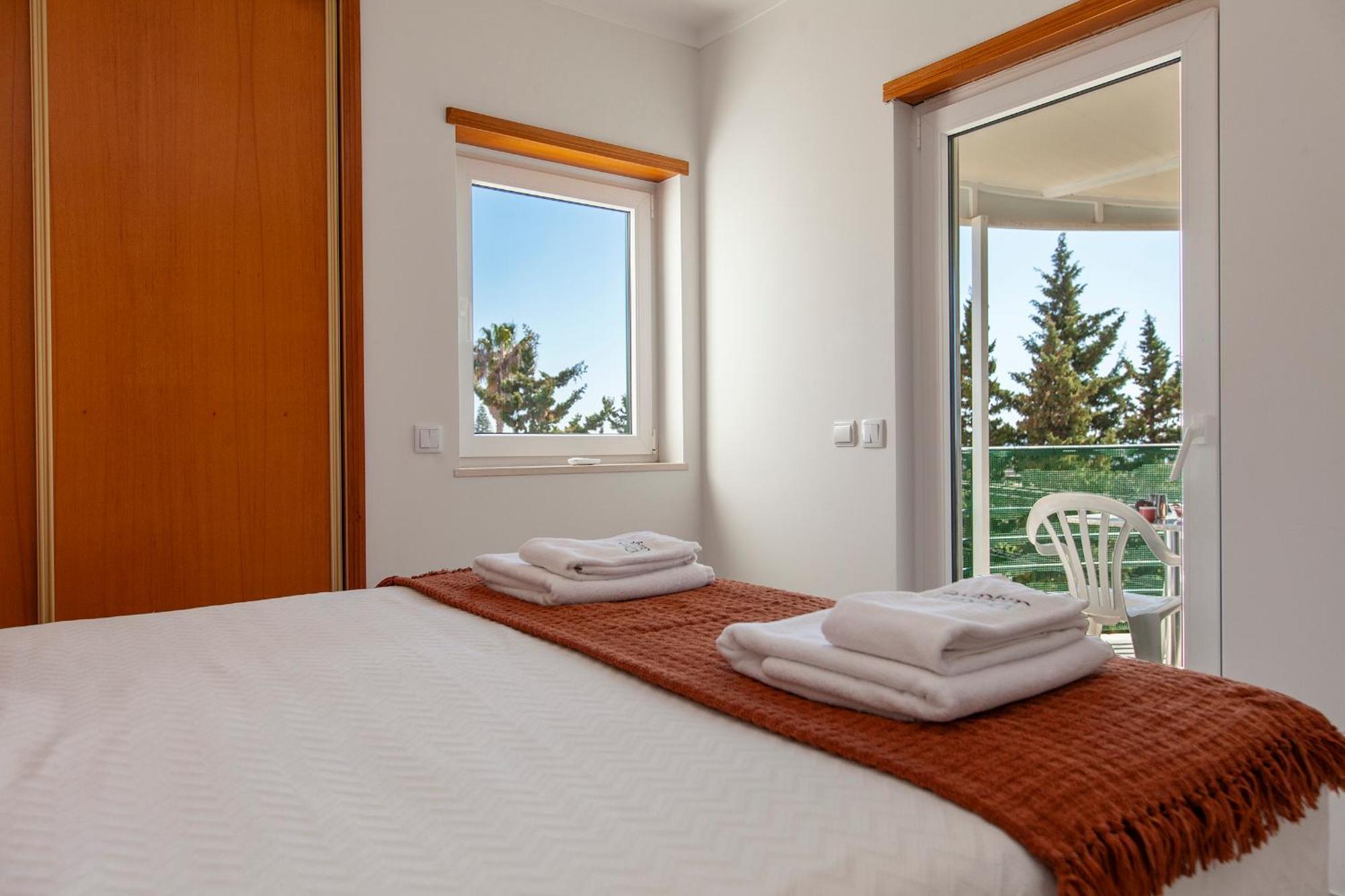 Quinta Dos Pinheiros Apartment ลากอส ภายนอก รูปภาพ