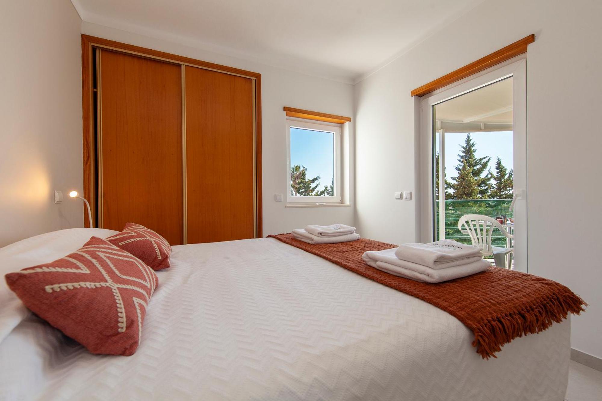 Quinta Dos Pinheiros Apartment ลากอส ภายนอก รูปภาพ
