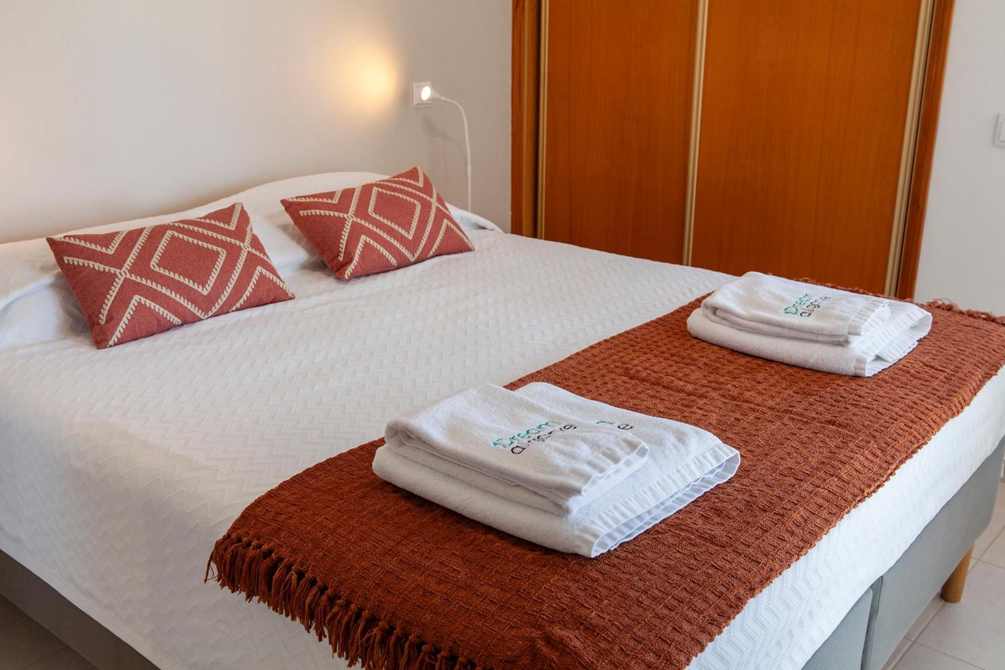 Quinta Dos Pinheiros Apartment ลากอส ภายนอก รูปภาพ